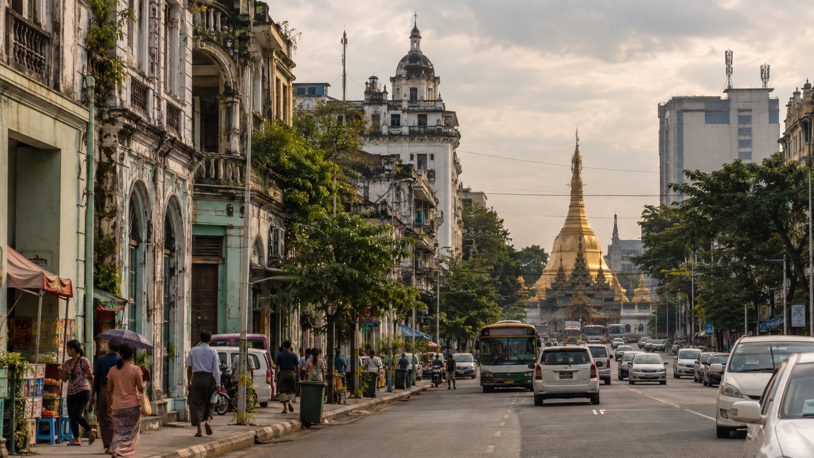 Straßenszene in Yangon als realistische Einordnung zum Auswandern nach Myanmar